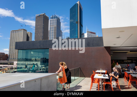 Sydney Australia,West Circular Quay,Museum of Contemporary Art,MCA,Roof,cafe,ristorante ristoranti ristorazione cafe cafe',skyline della citta',grattacieli Foto Stock