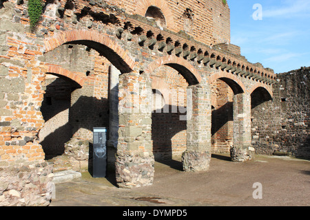 Cortile interno di un antica casa romana si trova a Roma, Italia Foto Stock
