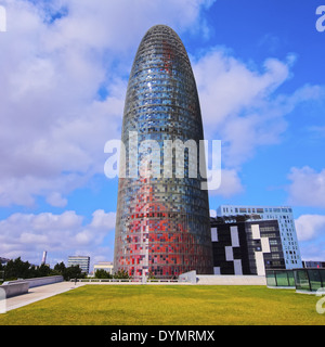 Torre Agbar progettato dal famoso architetto Jean Nouvel a Barcellona, in Catalogna, Spagna Foto Stock