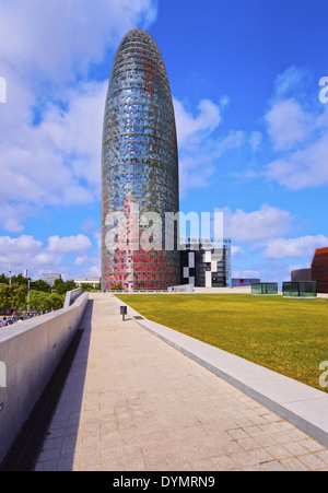 Torre Agbar progettato dal famoso architetto Jean Nouvel a Barcellona, in Catalogna, Spagna Foto Stock