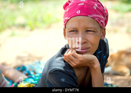 Donna boscimane, Tsumkwe, Namibia Foto Stock