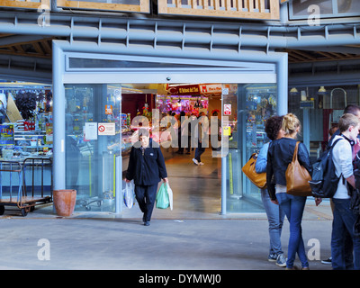 Mercat de Santa Caterina - Cibi freschi di mercato di Barcellona e della Catalogna, Spagna Foto Stock