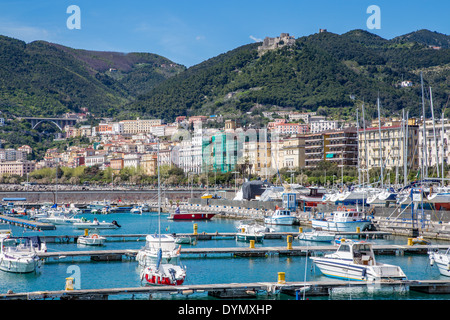 Il porto e la città di Salerno, Italia Foto Stock