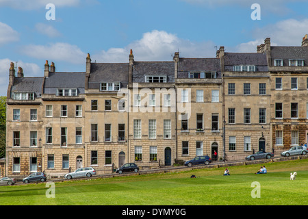 Case a schiera accanto al Royal Crescent, Bath, Somerset Foto Stock