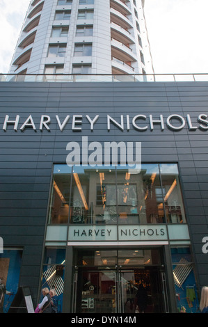 Sistemazione di Harvey Nichols archivio regionale nel Cabot Circus shopping lo sviluppo in Bristol, Inghilterra Foto Stock
