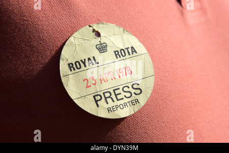 Un vecchio Royal Rota premere carta badge 23 aprile 1978 St Georges parata del giorno al castello di Windsor Foto Stock