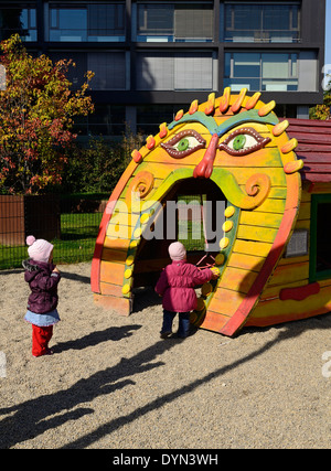 In legno castello da favola e porta i bambini in un parco giochi Milenaris  Budapest Ungheria Europa Foto stock - Alamy