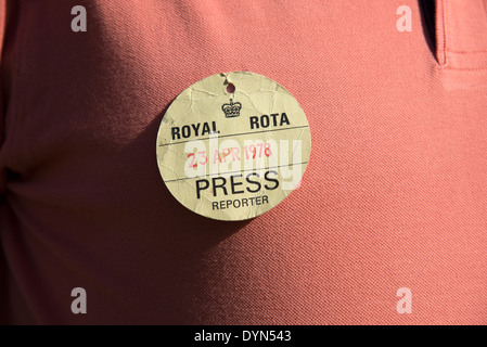 Un vecchio Royal Rota premere carta badge 23 aprile 1978 St Georges parata del giorno al castello di Windsor Foto Stock