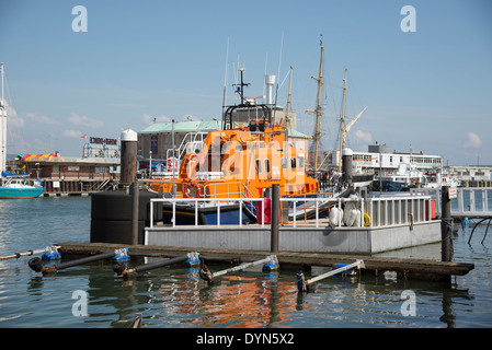 RNLB vimini Weymouth scialuppa di salvataggio in base al porto di Dorset Regno Unito Inghilterra Foto Stock