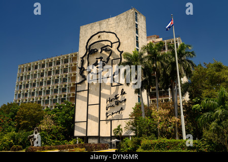 Immagine di Che Guevara sulla parte anteriore del Ministero dell'interno edificio in Piazza della Rivoluzione di Havana Cuba Foto Stock