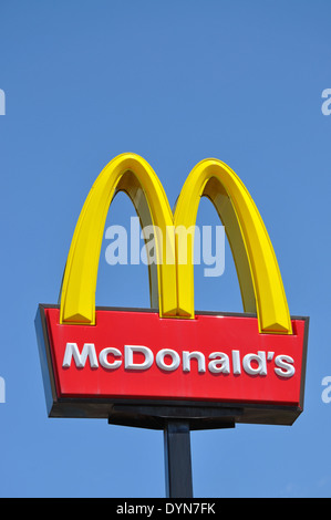 McDonald's sign, England, Regno Unito Foto Stock