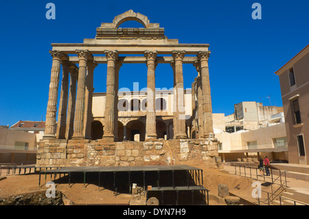 Rovine di il tempio di Diana nella vecchia città romana Emerita Augusta percorso argento Merida UNESCO World Heritage Site Via de la Plata Foto Stock