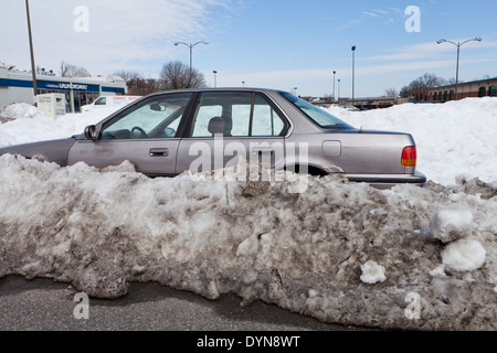 Macchina bloccata da alta arata snow - USA Foto Stock