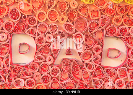 La parola " DAD " Festa del papà costituito da carta Foto Stock