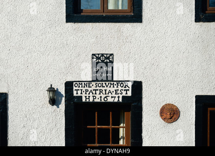 Data pietre. 17th. secolo la casa. Bridge End, Kemplay Banca, Eamont Bridge, Cumbria, England, Regno Unito, Europa. Foto Stock