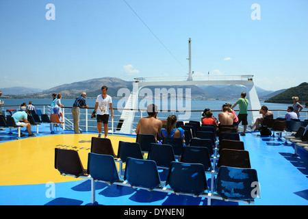 Traghetto greco da Corfù circa per arrivare in terraferma greca porto di Igoumenitsa Foto Stock