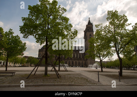 Questa è una fontana di trombe sulla Domplatz a Magdeburgo, Sassonia-Anhalt, Germania. Foto Stock