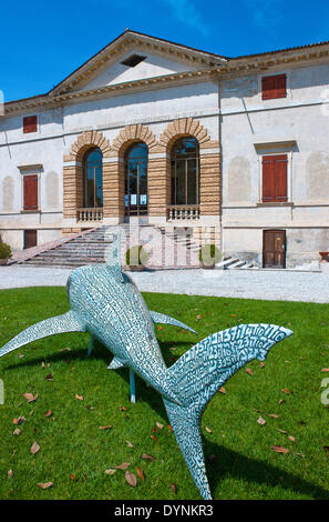 L'Italia, Veneto, Caldogno Villa Caldogno Nordera, architetto Andrea Palladio. In primo piano un lavoro di Tobia Rava'. Foto Stock