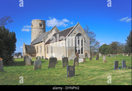 Una vista della chiesa parrocchiale di Santa Margherita a Herringfleet, Suffolk, Inghilterra, Regno Unito. Foto Stock