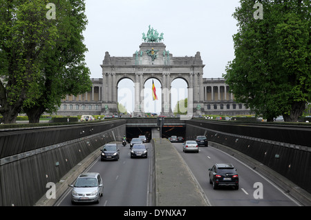 L'arco trionfale.Parc du Cinquantenaire.Parco del Cinquantenario.o Jubelpark.pubblico parco urbano a Bruxelles.Il Belgio. Foto Stock