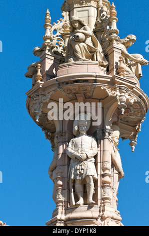 La figura del soldato scozzese sul Doulton Fontana nel verde di Glasgow, Glasgow Foto Stock