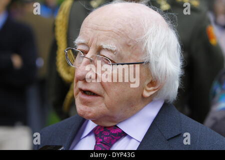 Dublino, Irlanda. Il 23 aprile 2014. Close-up ritratto del Presidente irlandese Michael D. Higgins. Presidente irlandese Michael D. Higgins ha partecipato alla commemorazione servizio presso la chiesa di San Giovanni Battista per il 1000 anniversario della battaglia di Clontarf. Credito: Michael Debets/Alamy Live News Foto Stock