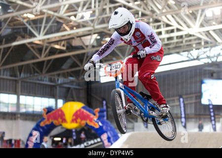 Elite donne qualifica eseguire 1 Riscaldare 2 UCI BMX Supercross World Cup nazionale di Manchester centro ciclistico in Inghilterra, Regno Unito Foto Stock