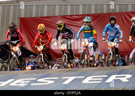 Elite donne qualifica eseguire 1 calore 3 UCI BMX Supercross World Cup nazionale di Manchester centro ciclistico in Inghilterra, Regno Unito Foto Stock