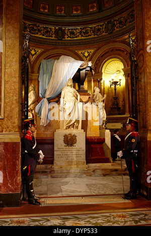 Le protezioni al mausoleo del generale san martin all'interno catedral metropolitana de Buenos Aires cattedrale metropolitana Argentina Foto Stock