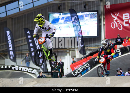 Elite donne qualifica eseguire 2 scaldare 3 UCI BMX Supercross World Cup nazionale di Manchester centro ciclistico in Inghilterra, Regno Unito Foto Stock