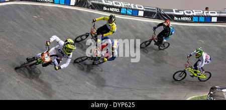 Elite donne qualifica eseguire 3 scaldare 2 UCI BMX Supercross World Cup nazionale di Manchester centro ciclistico in Inghilterra, Regno Unito Foto Stock