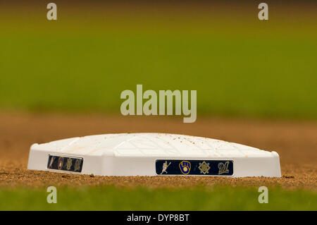 Milwaukee, Wisconsin, Stati Uniti d'America. 23 apr 2014. Aprile 23, 2014: terza base appena prima dell'inizio della Major League Baseball gioco tra il Milwaukee Brewers e San Diego Padres a Miller Park di Milwaukee, WI. John Fisher/CSM/Alamy Live News Foto Stock