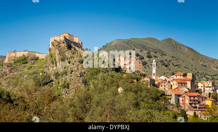 La cittadella e la città di Corte in Corsica Foto Stock