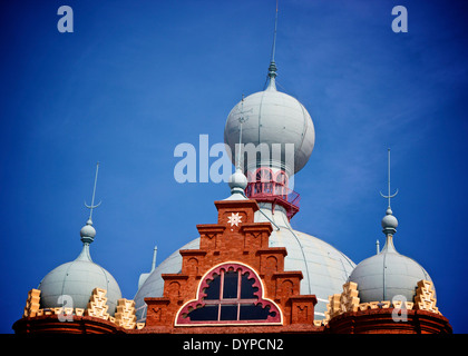 Le cupole del suggestivo Campo Pequeno Arena Lisbona Portogallo Europa occidentale Foto Stock