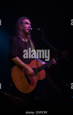 Oxford, Regno Unito. Il 23 aprile 2014. New Model Army presso la Oxford O2 Acedemy aprile 23/04/14 - parte del tour del dodicesimo album in studio " tra il cane e il Lupo' - Dopo aver girato per più di trenta anni, il nuovo modello di esercito non hanno perso nulla del grezzo di passione ed energia, o fedeli seguaci. Credito: Desmond Brambley/Alamy Live News Foto Stock