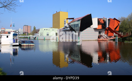 Immagine di panorama della Groninger Museum, il modernista museo di arte contemporanea a Groningen, Paesi Bassi Foto Stock