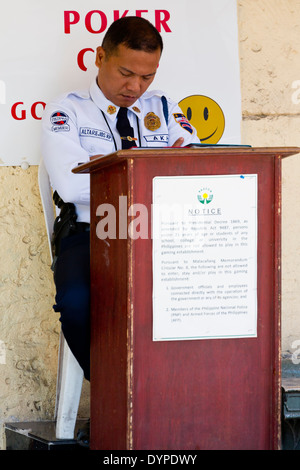 La guardia di sicurezza in Angeles City, Luzon, Filippine Foto Stock