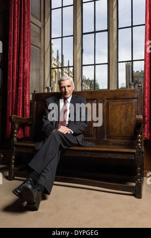 Signore Rees, Astronomo Reale, nel Master's Lodge al Trinity College di Cambridge in aprile 2008 Foto Stock