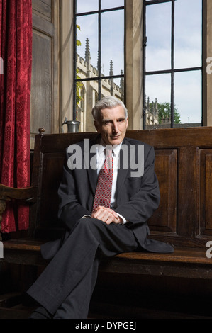 Signore Rees, Astronomo Reale, nel Master's Lodge al Trinity College di Cambridge in aprile 2008 Foto Stock