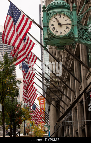 Marshall Fields orologio su State Street a Chicago, Illinois Foto Stock