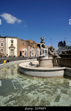 Italia, Roma, Piazza della Repubblica, Fontana delle Naiadi e basilica di Santa Maria degli Angeli e dei Martiri Foto Stock