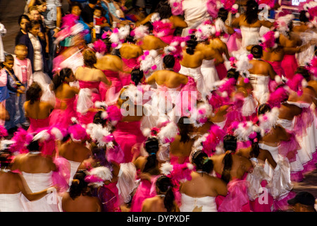 Street balli durante il carnevale di Cozumel, Isola di Cozumel, Quintana Roo, Messico Foto Stock