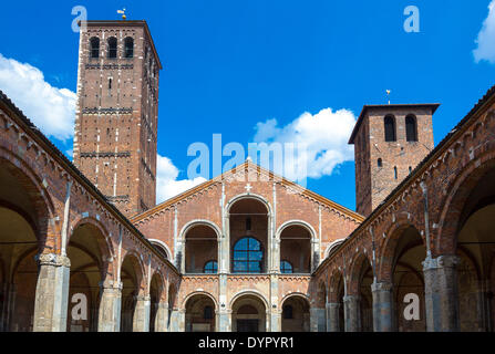 Milano, Italia. 23 apr 2014. Il Sant'Ambogio chiesa Credito: Davvero Facile Star/Alamy Live News Foto Stock