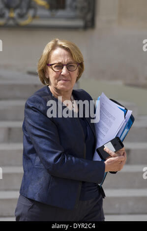 Parigi, FRA. 23 apr 2014. Il francese la riforma dello stato ministro Marylise Lebranchu lascia l'Elysee Palace il 23 aprile 2014, a Parigi, dopo il settimanale riunione del gabinetto. (Foto/Zacharie Scheurer) © Zacharie Scheurer/NurPhoto/ZUMAPRESS.com/Alamy Live News Foto Stock