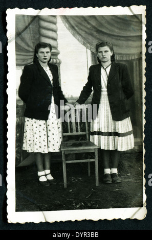 Unione Sovietica - circa 1953: Vintage foto mostra ritratto in studio due ragazze, circa 1953, URSS Foto Stock