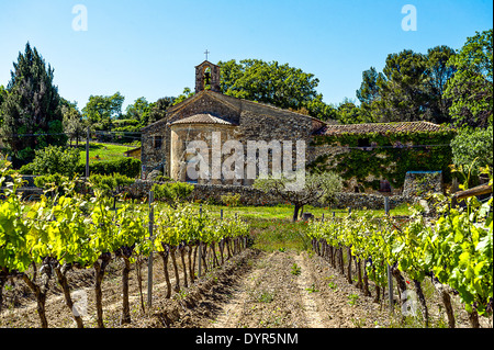 Europa, Francia, Var, Cotignac. La chiesa parrocchiale dell'Annunciazione. Stile romano, costruito nel 1266 Foto Stock