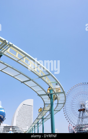 L'Hotel Intercontinental e cosmo ruota panoramica Ferris in Minato Mirai 21 District, Yokohama, Giappone Foto Stock