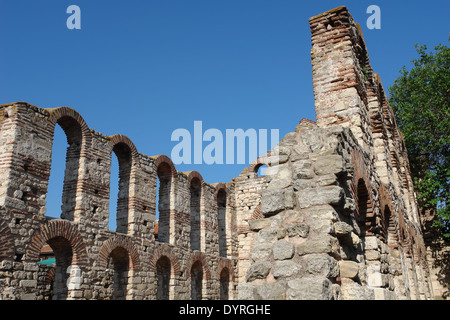 Le rovine della vecchia chiesa bizantina di Nessebar. Sunny Beach. La Bulgaria. Foto Stock