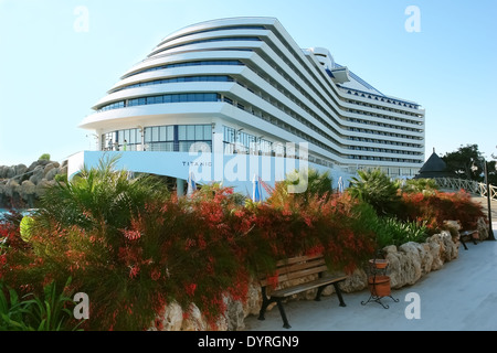 Il terreno e la costruzione di hotel di lusso in Kundu, la costa mediterranea della Turchia. Foto Stock