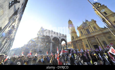 Geriatrico studenti infermieri di manifestare contro le tasse scolastiche a Monaco di Baviera, 2011 Foto Stock